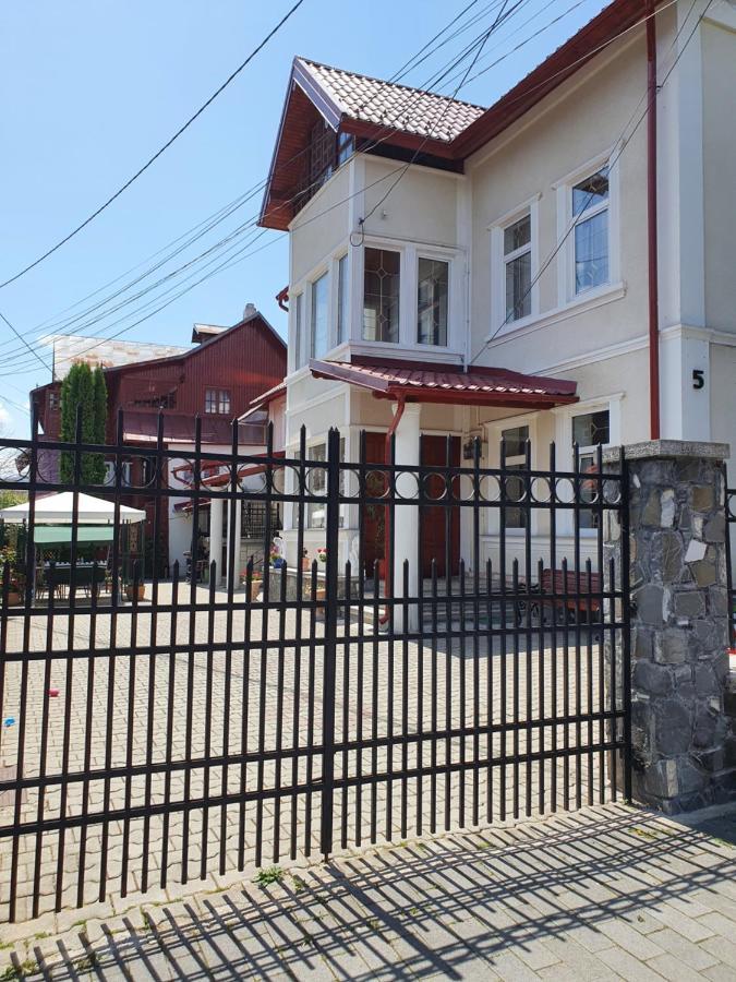 Kristine House Apartament Sinaia Zewnętrze zdjęcie